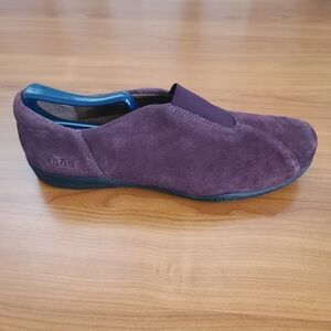 Taos Footwear Women’s‎ Slip-On Loafers Size 9 – Suede Leather Shoes